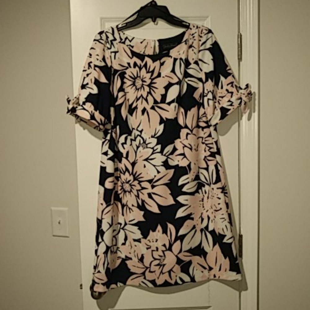 Adorable Jessica Howard Dress